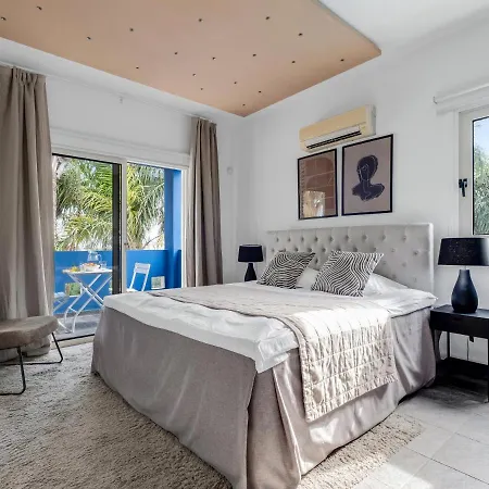 Villa Sanders Governor's House - Charming 3-bedroom With Sea View
