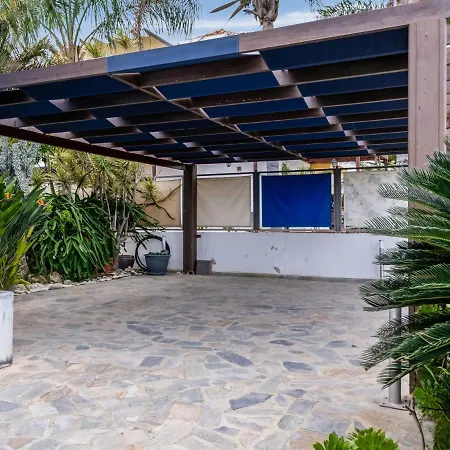 Villa Sanders Governor's House - Charming 3-bedroom With Sea View *