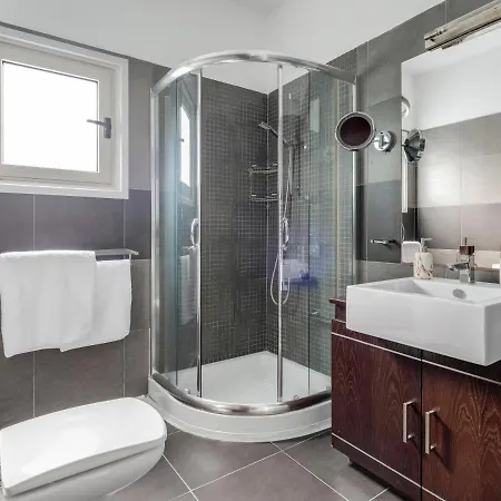 Sanders Governor's House - Charming 3-bedroom With Sea View