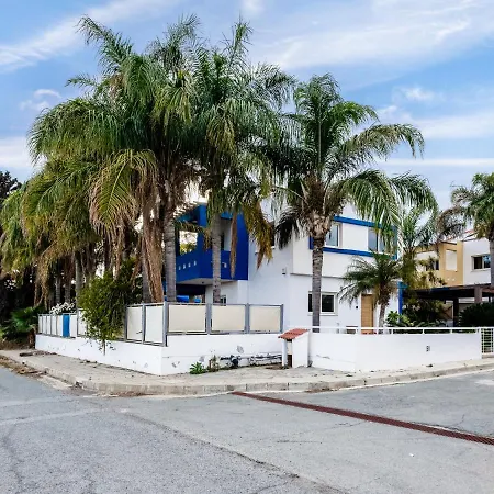 Sanders Governor's House - Charming 3-bedroom With Sea View *